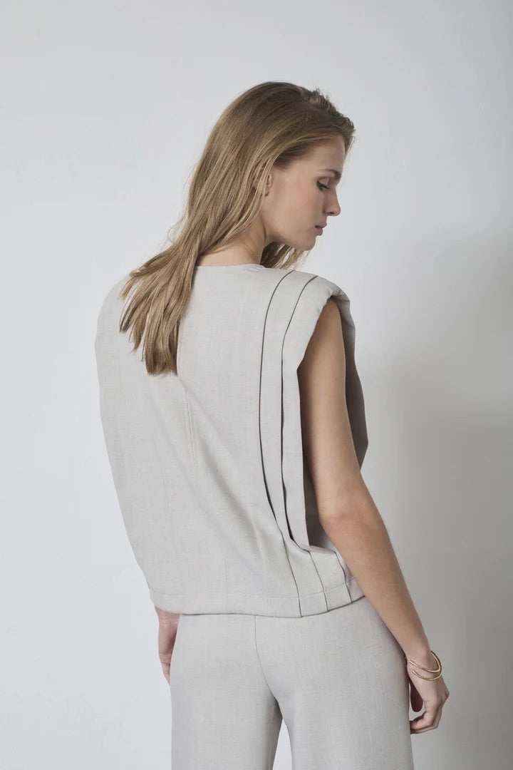 Co'couture Mava CC gewatteerde top met plooien en korte mouwen – beenwit