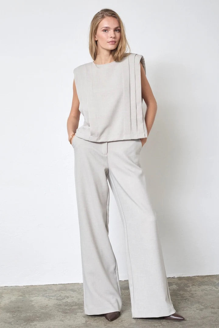 Co'couture Mava CC gewatteerde top met plooien en korte mouwen – beenwit