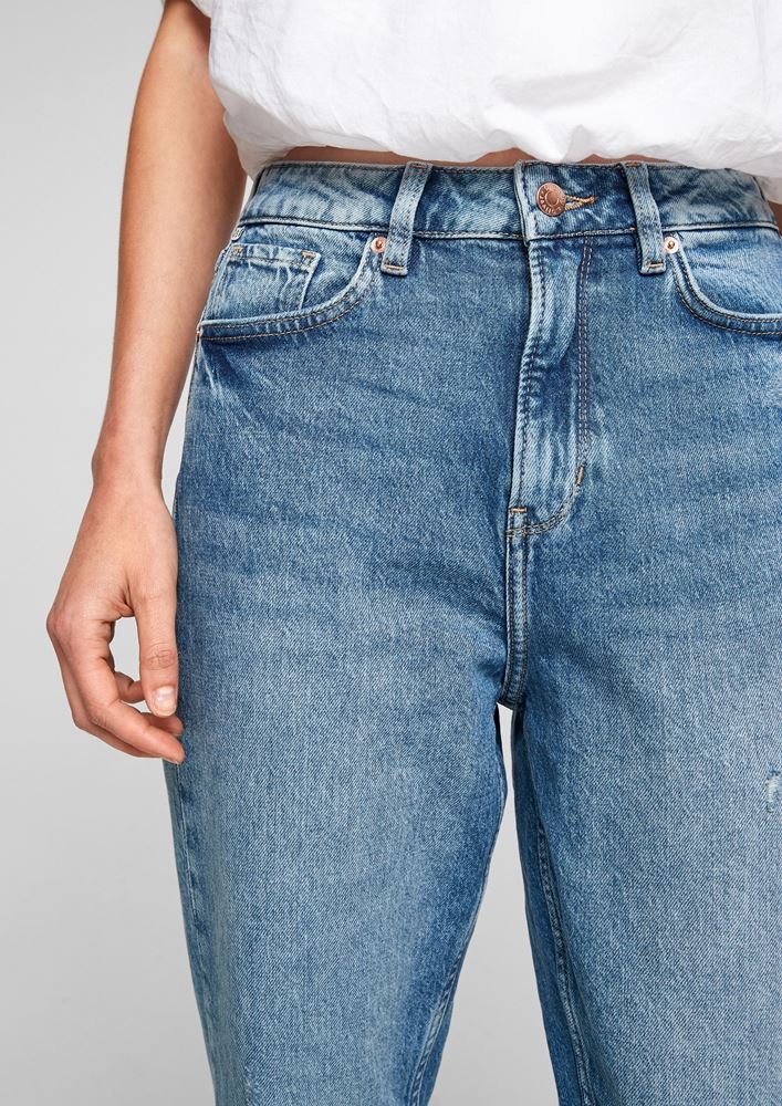 Blauwe QS by s.Oliver momjeans met hoge taille en een losse pasvorm.